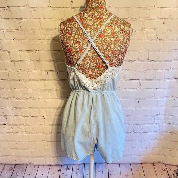 Zaful Contrast embroidery Cami Romper - Picture 6 of 9